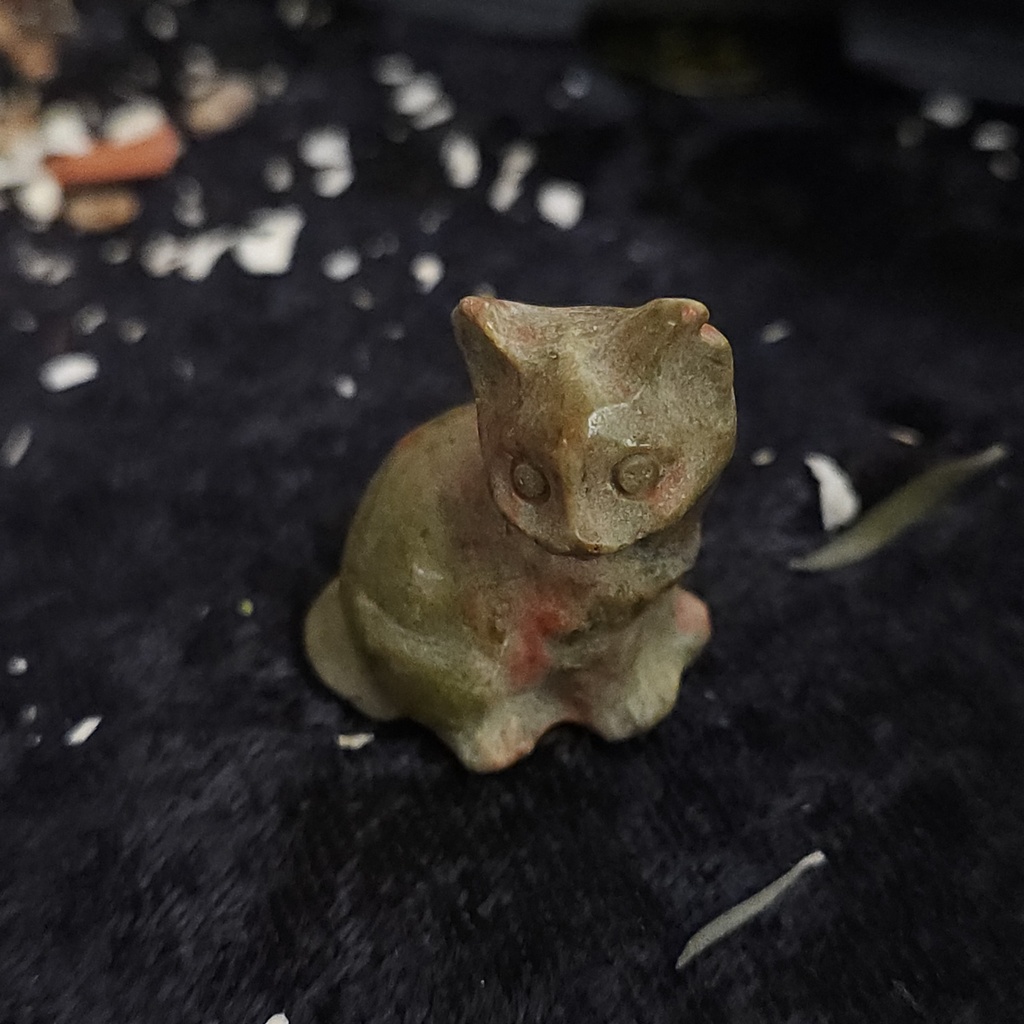 [12062] Sitting Cat Crystal Carving (Unakite)