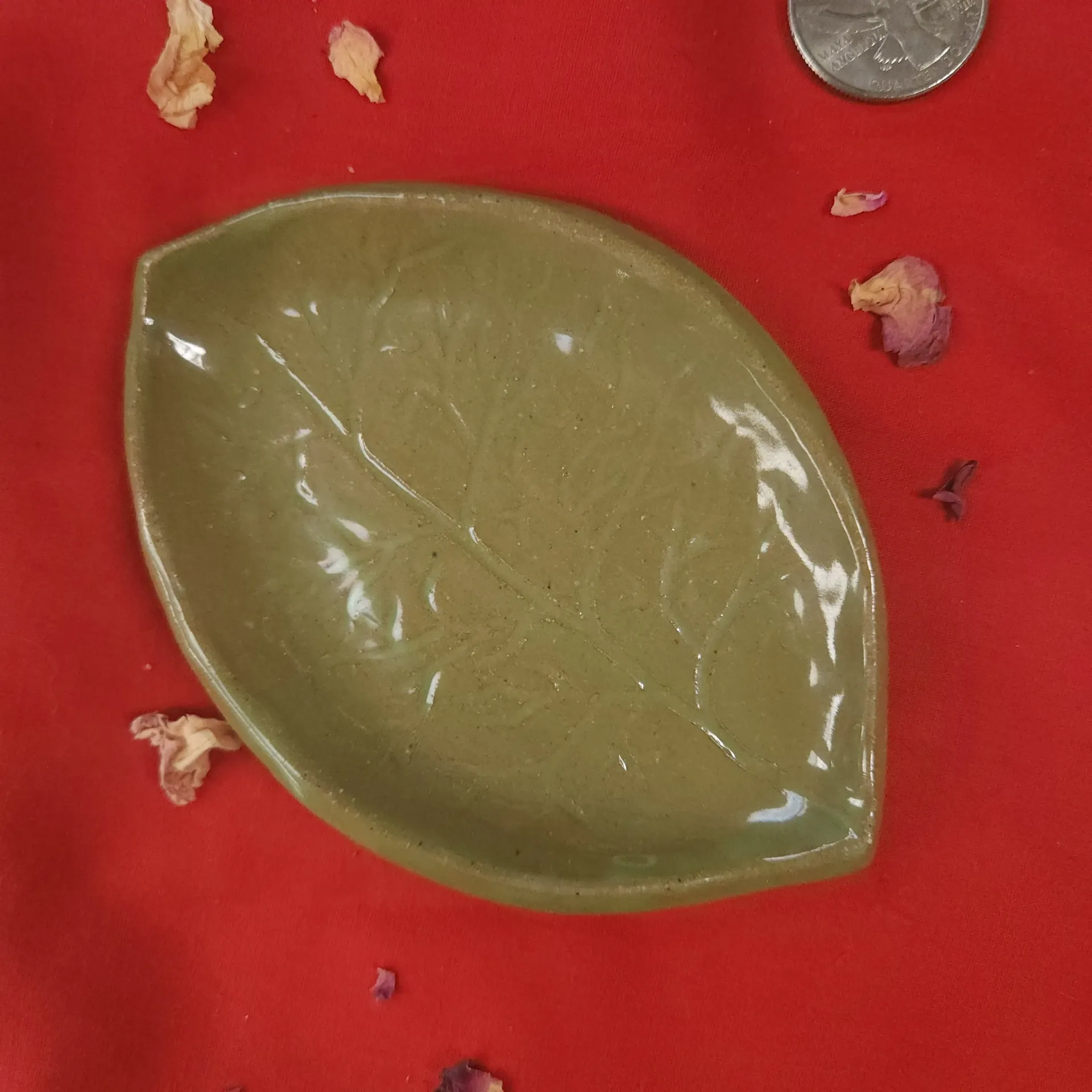 [9741] Ceramic Leaves (Medium)