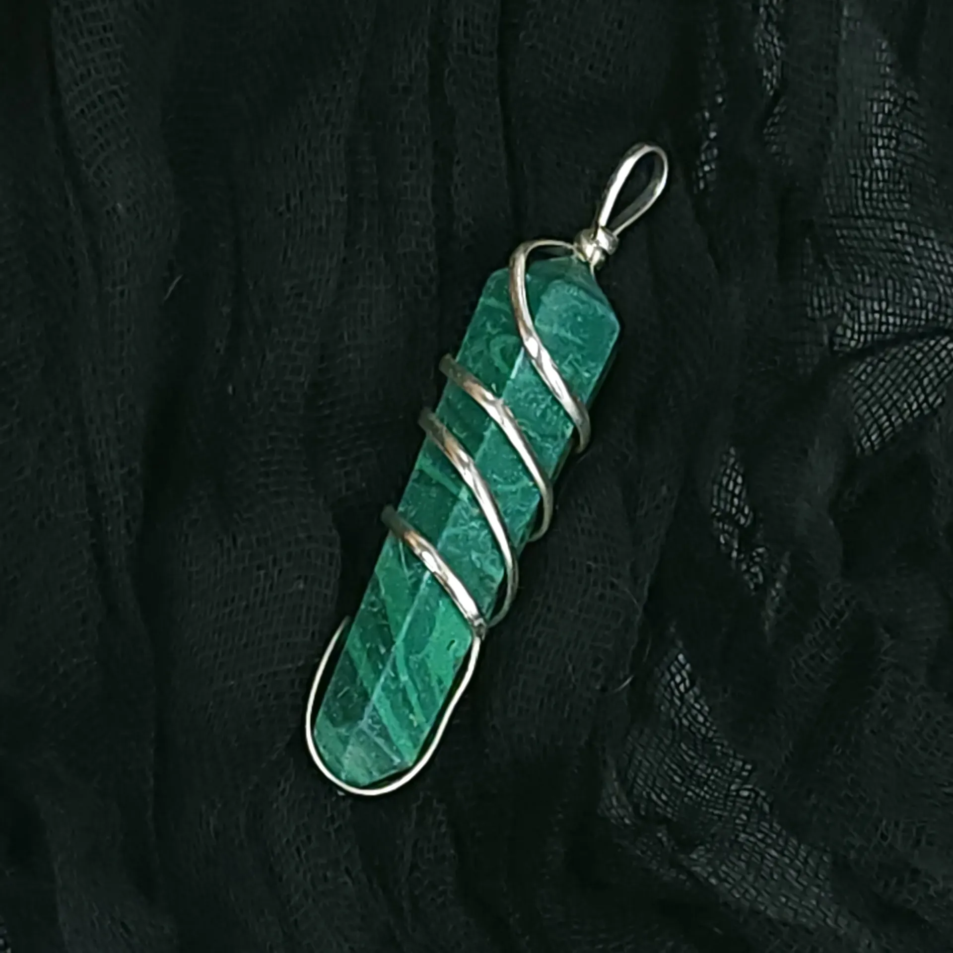 [9881] Wire Wrapped Malachite Pendant