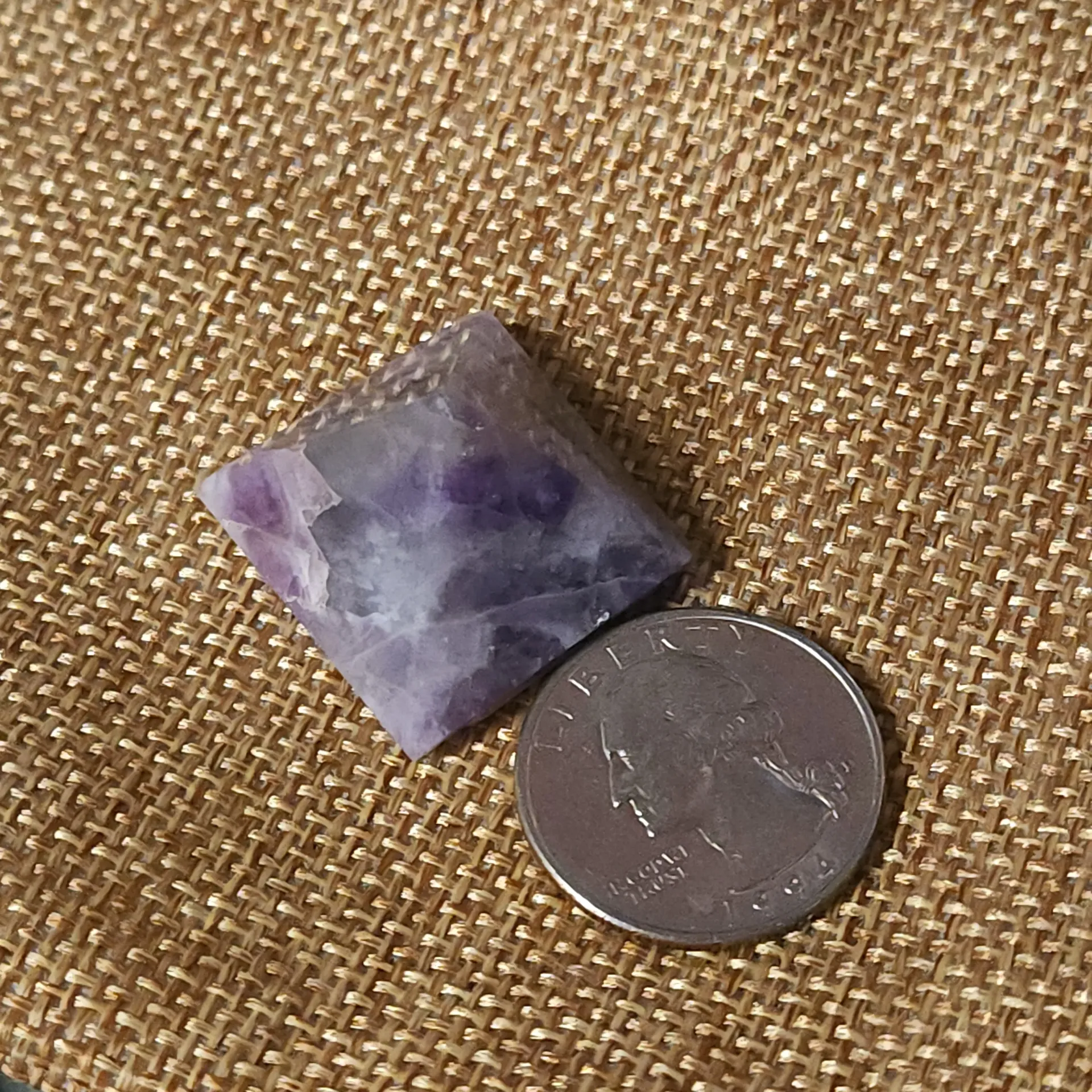 [1209090501] Amethyst Pyramid 1"