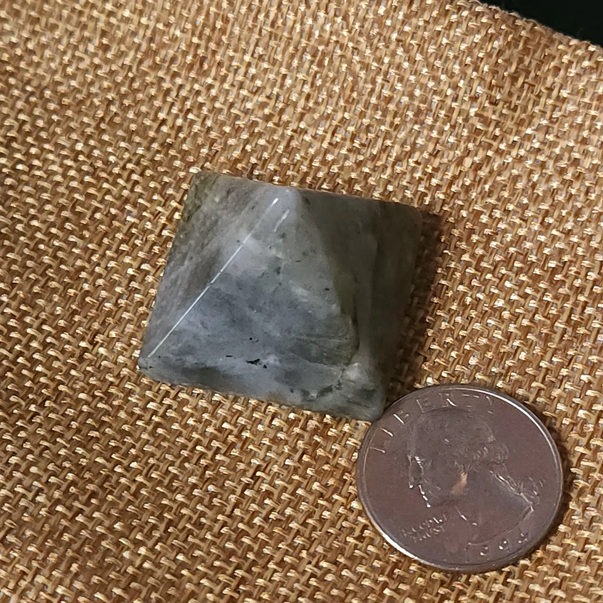 [1209240501] Labradorite Pyramid 1"