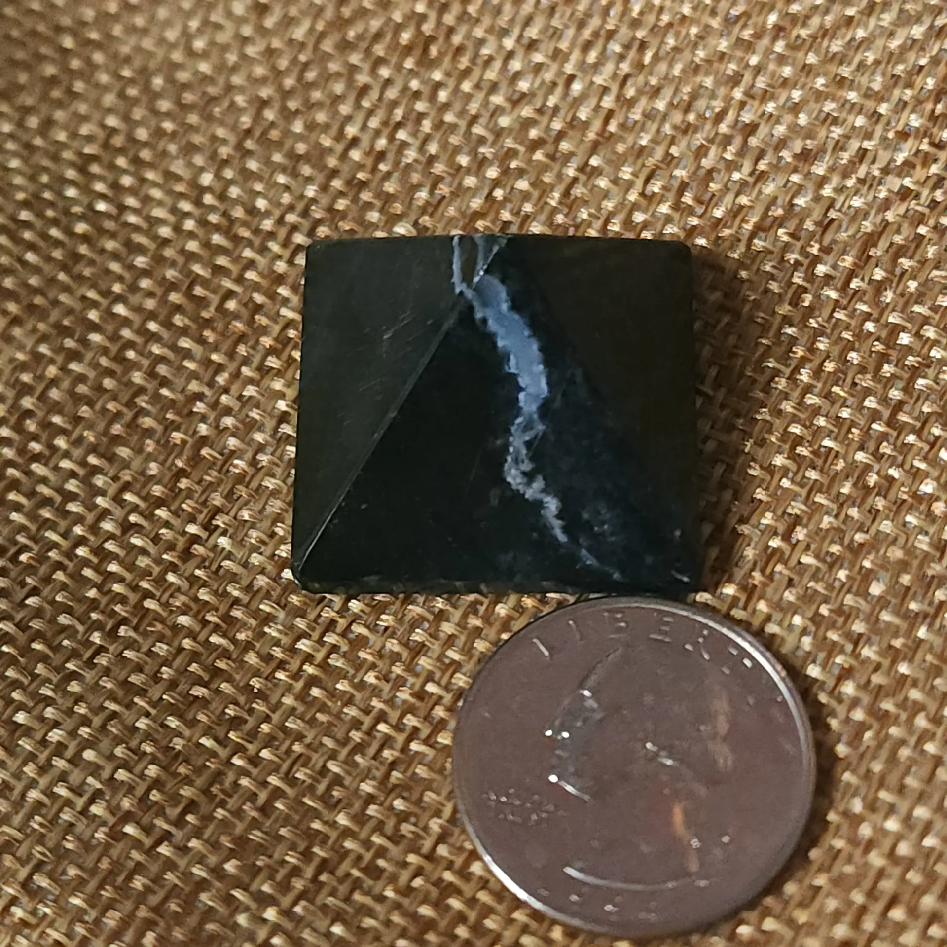 [1209300501] Black Sardonyx Pyramid 1"