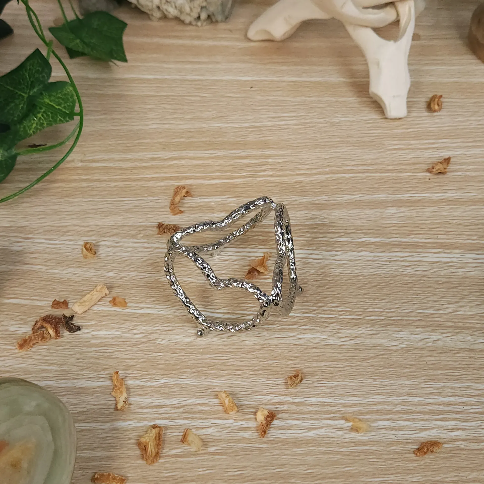 Heart Metal Sphere Stand