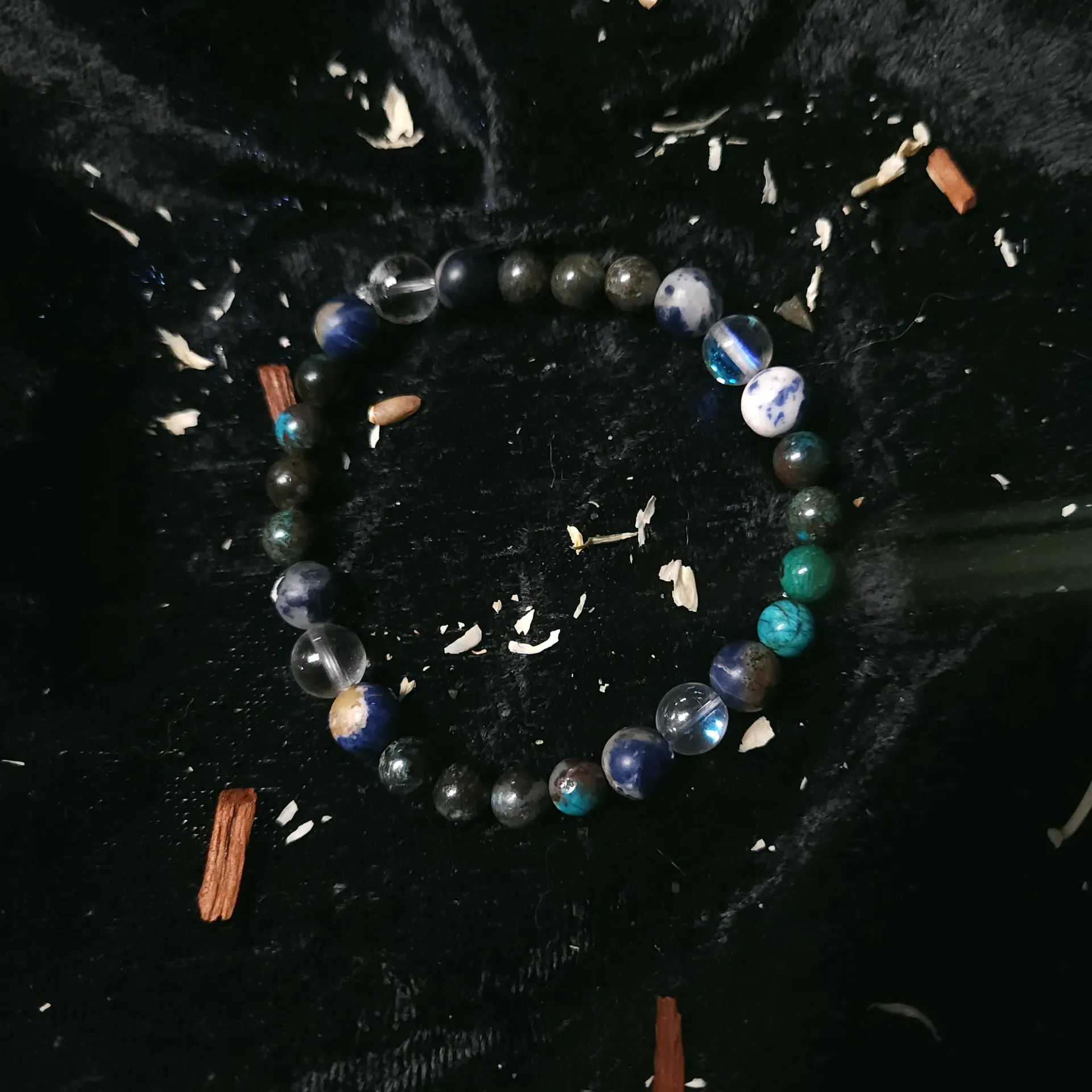 [15974] Shattuckite, Quartz & Sodalite Bracelet