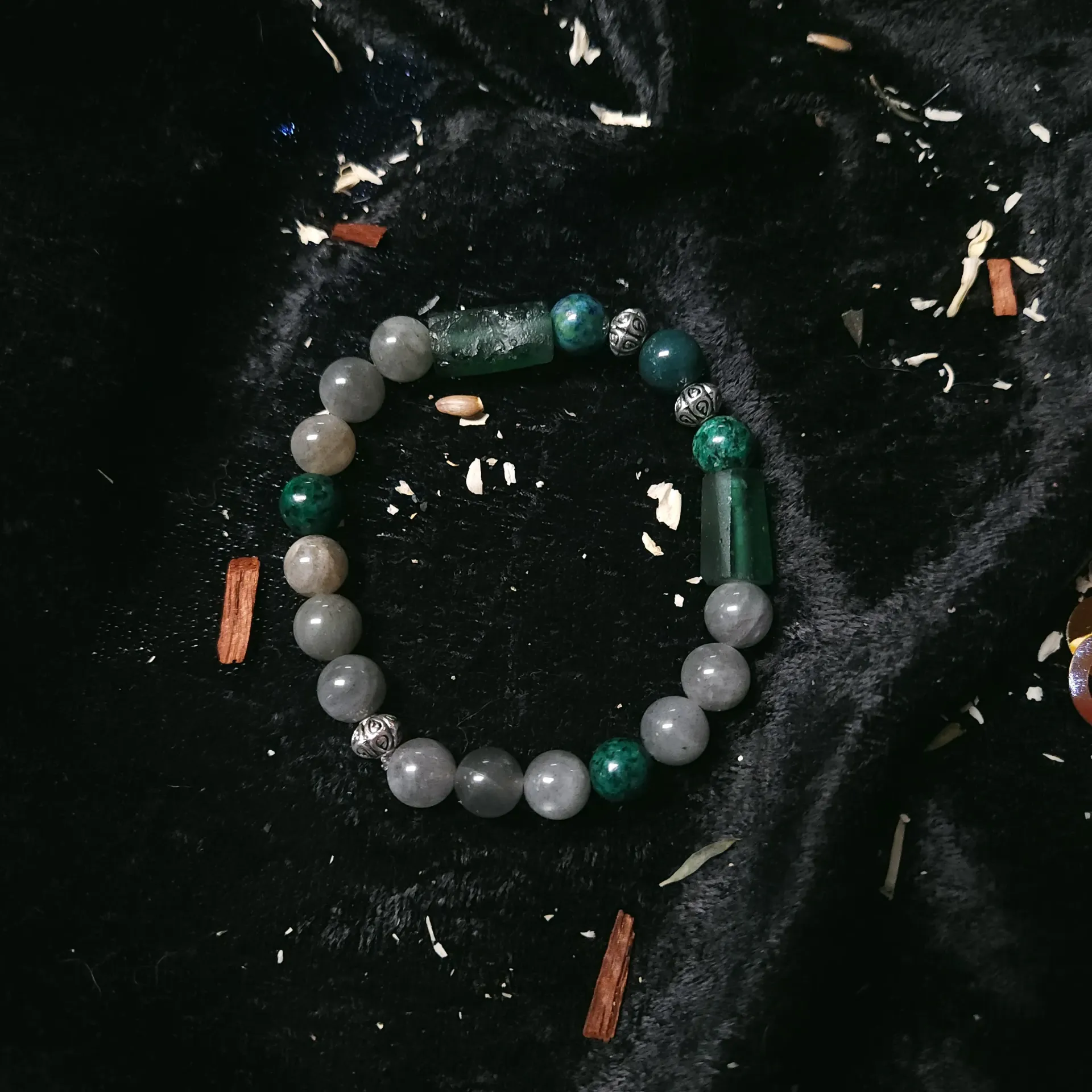 [15978] Gray Labradorite & Malachite Bracelet