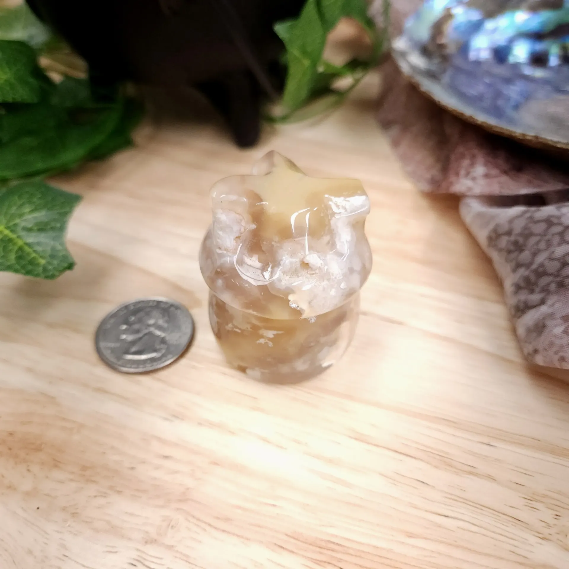 [10267] Flower Agate House Carving 1.75"