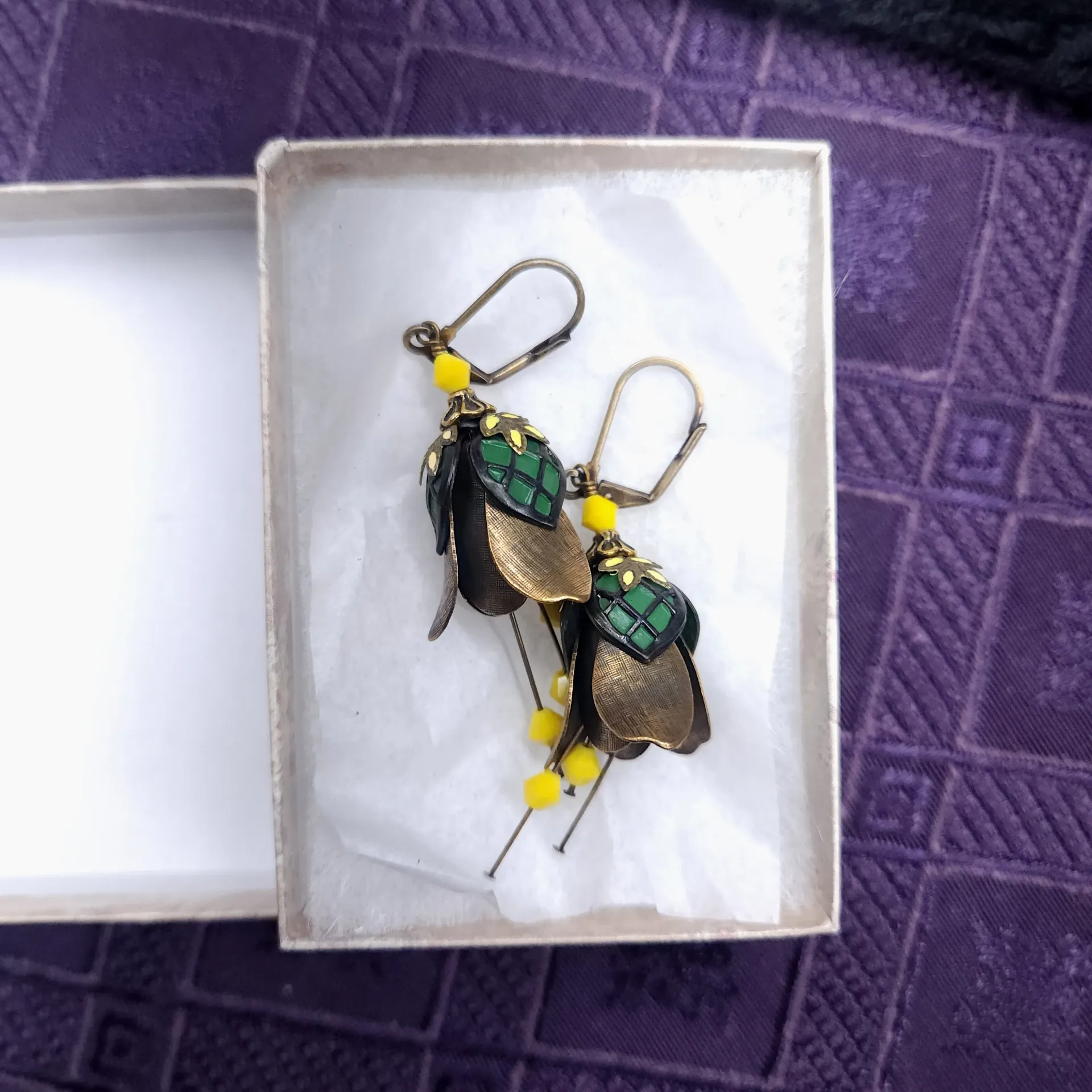 [10324] NoMonet Her Armor Earrings (Green/Yellow)