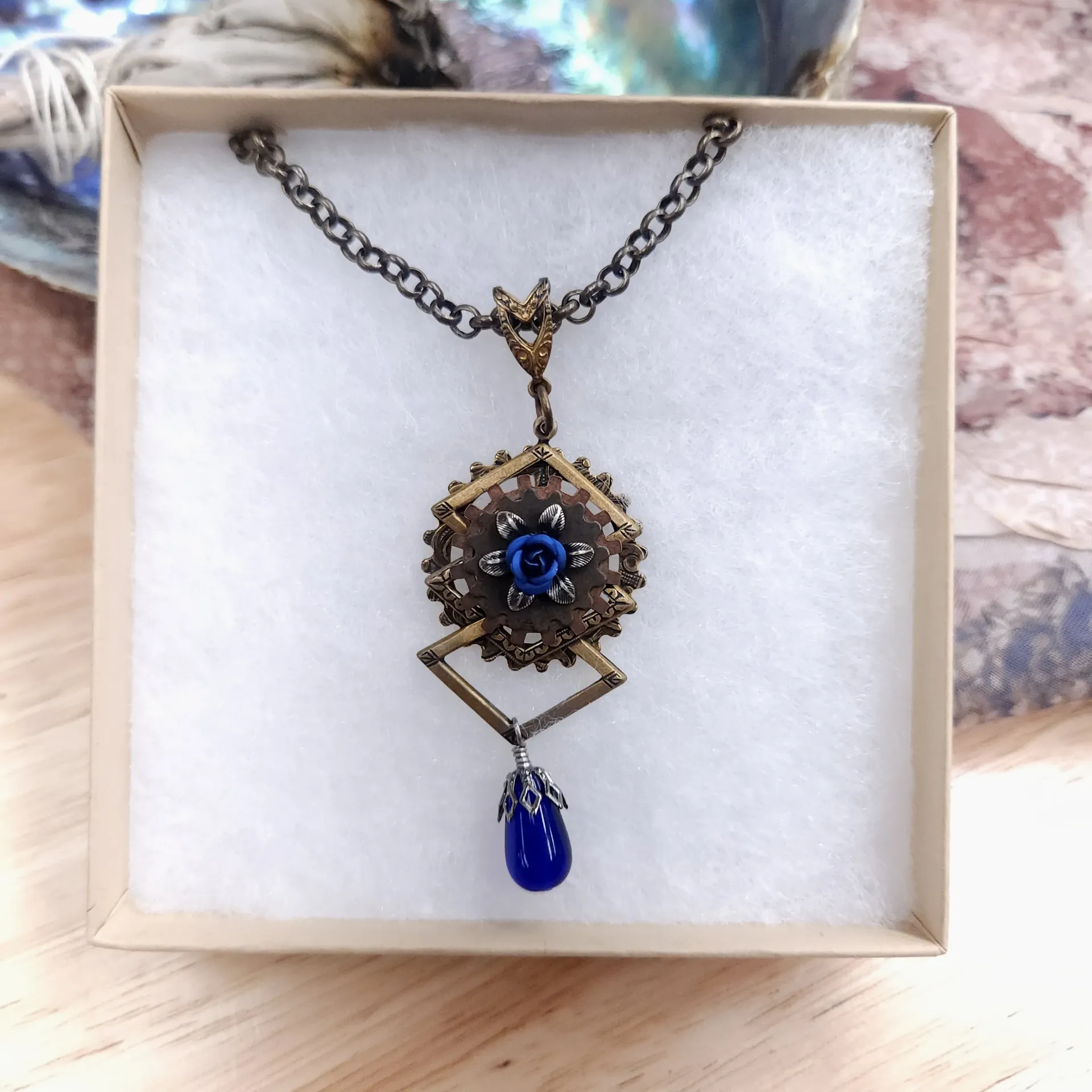 [10327] NoMonet Mina Harker Steampunk Necklace