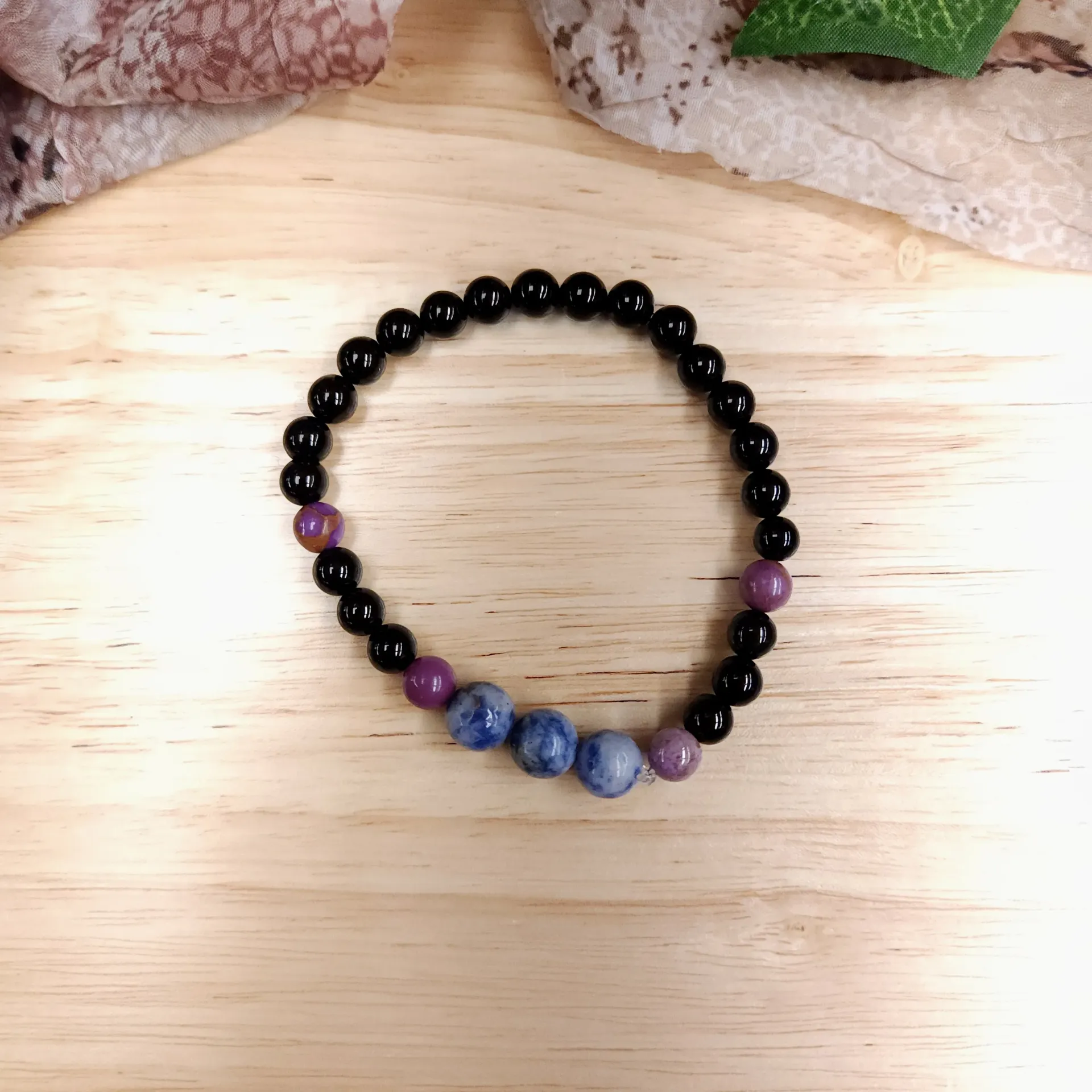 [10384] Sodalite, Phosphosiderite & Tourmaline Bracelet