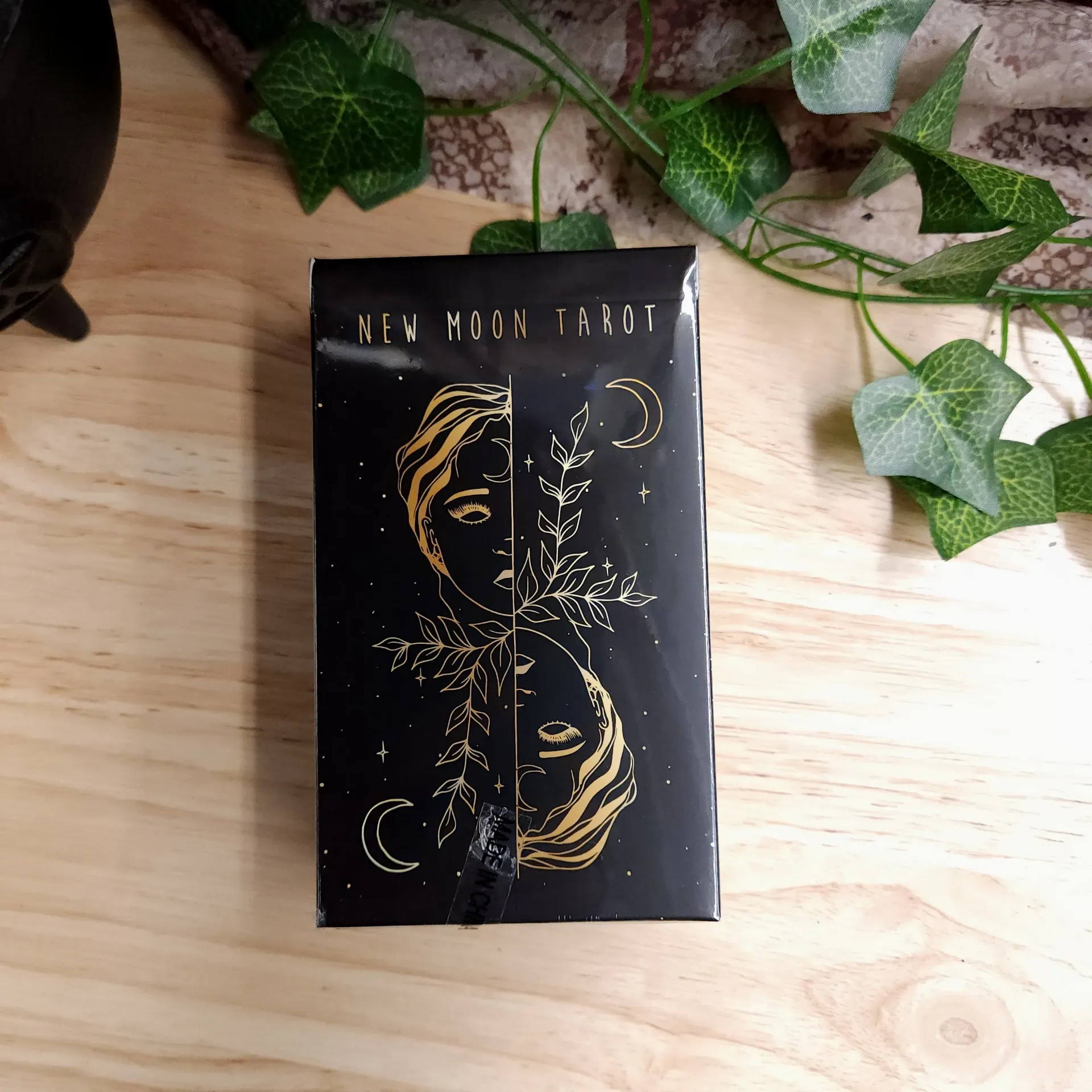 [10444] New Moon Tarot Gold Gilt Edge Deck