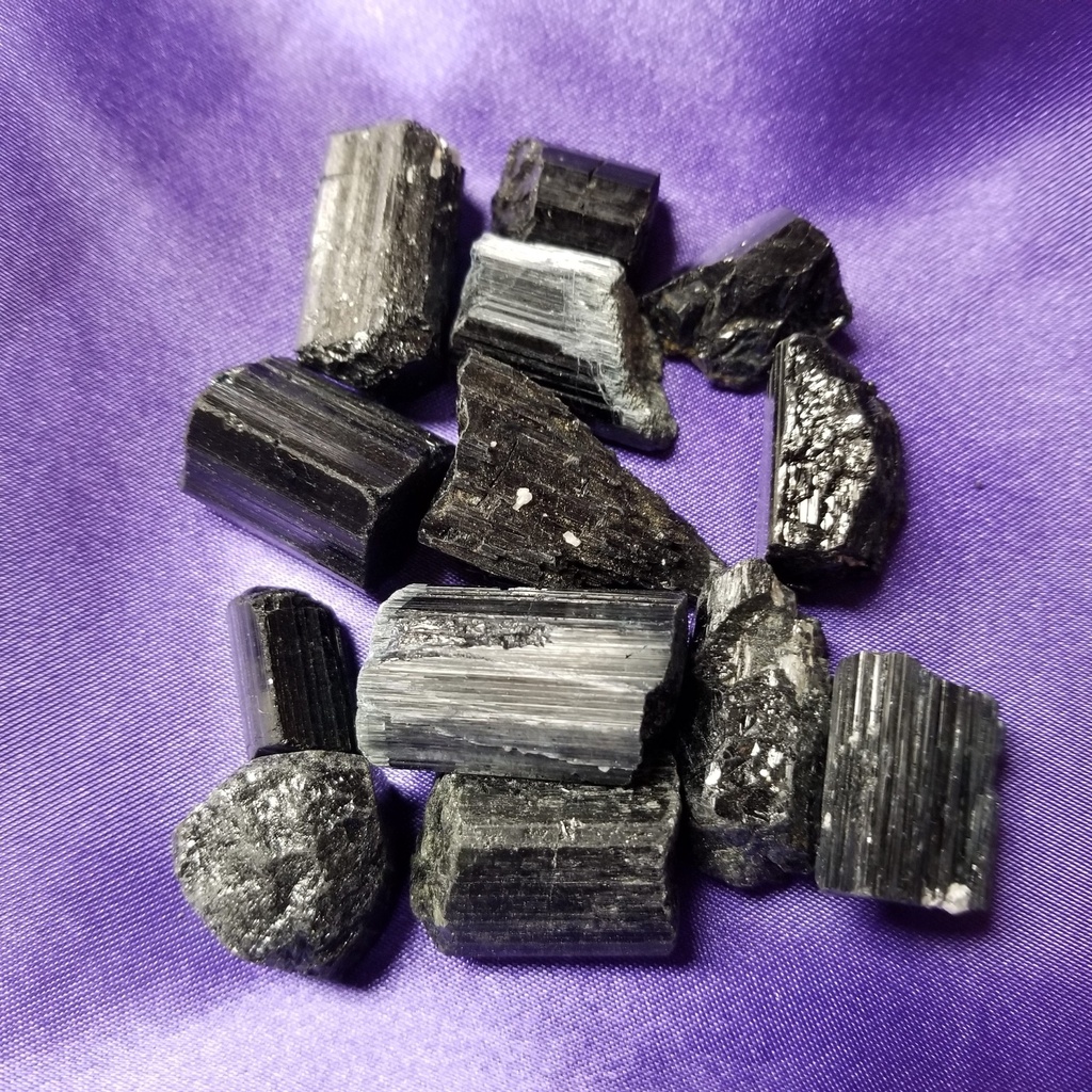 [3209010401] Tourmaline, black - Crystal, Small