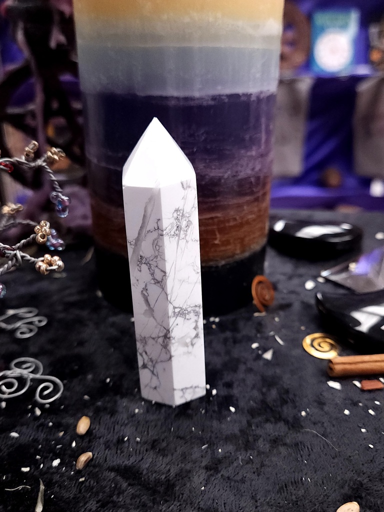 [12357] Still Waters Howlite Tower 86mm