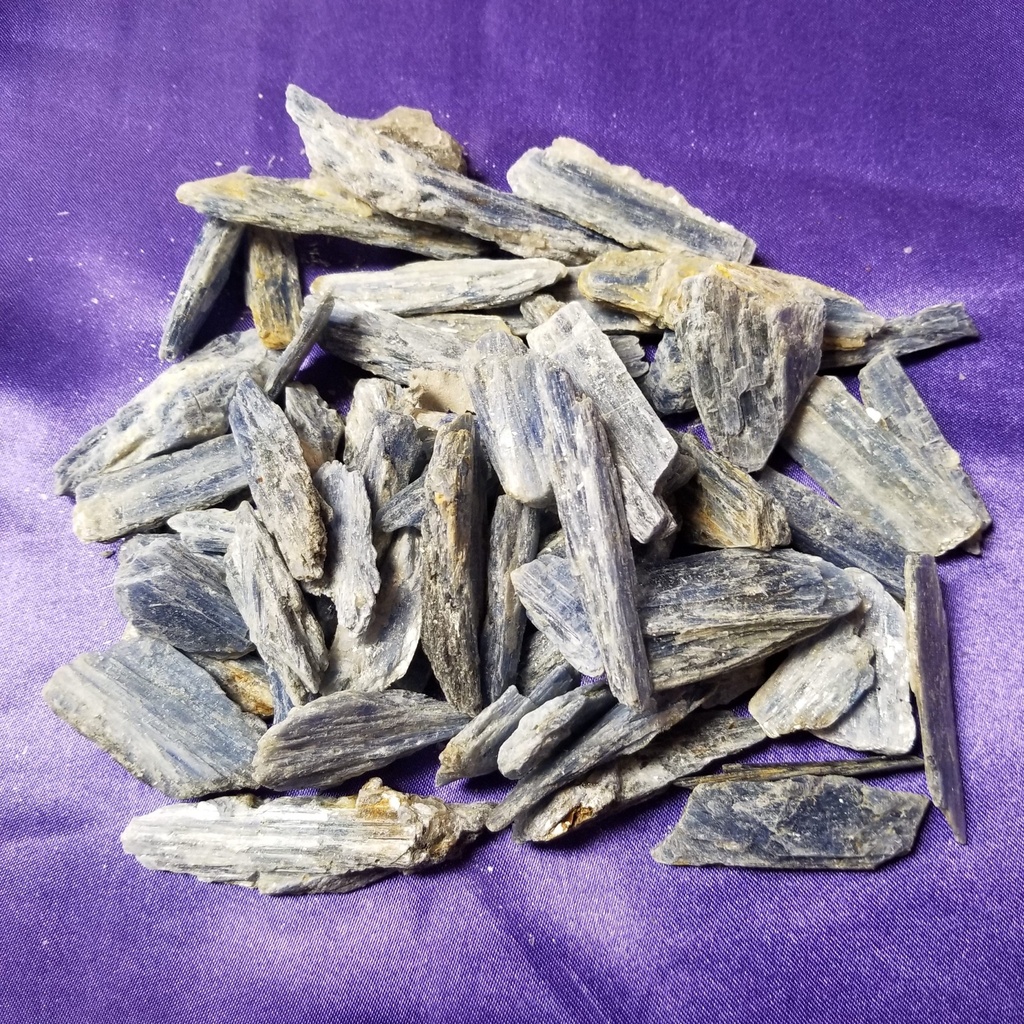 [3209610402] Blue Kyanite