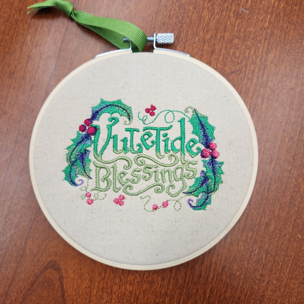 [5637] "Yuletide Blessings" Ornamental Hoop