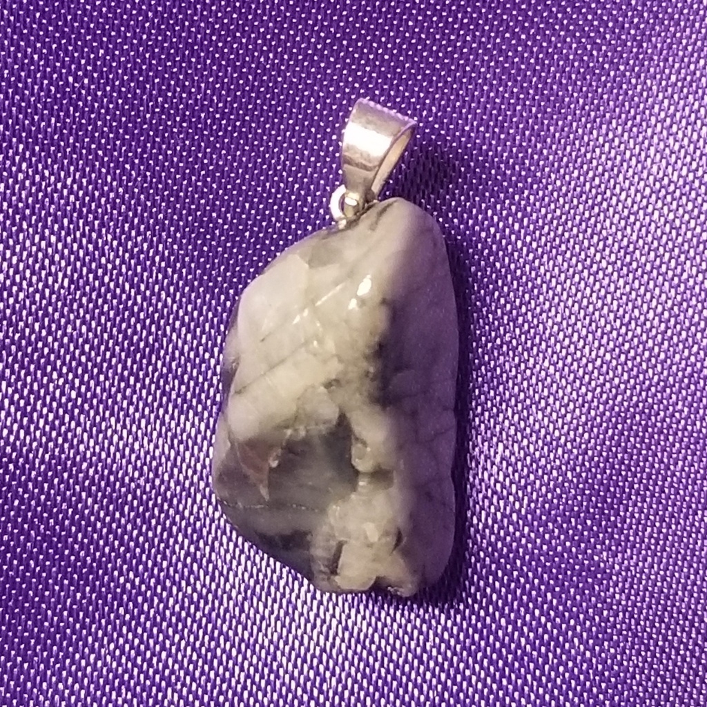 [121504037575] Emerald Tumbled Pendant