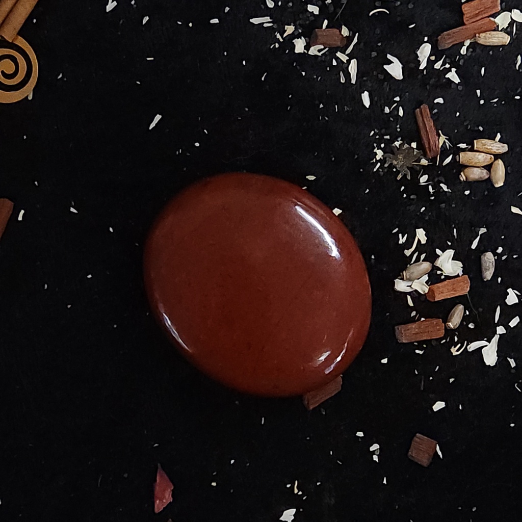 [12109] Red Jasper Palm Stone