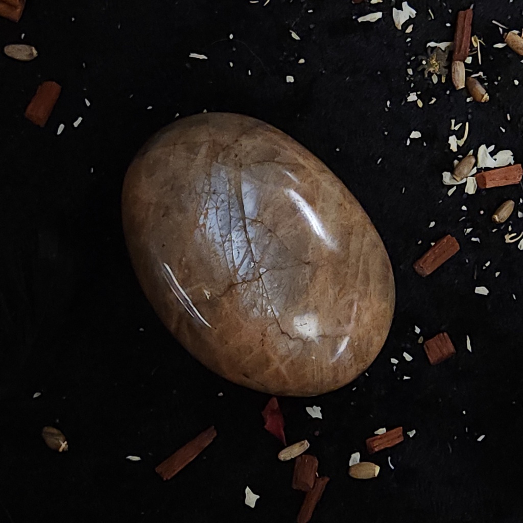 [12091] Peach Moonstone Palm Stone