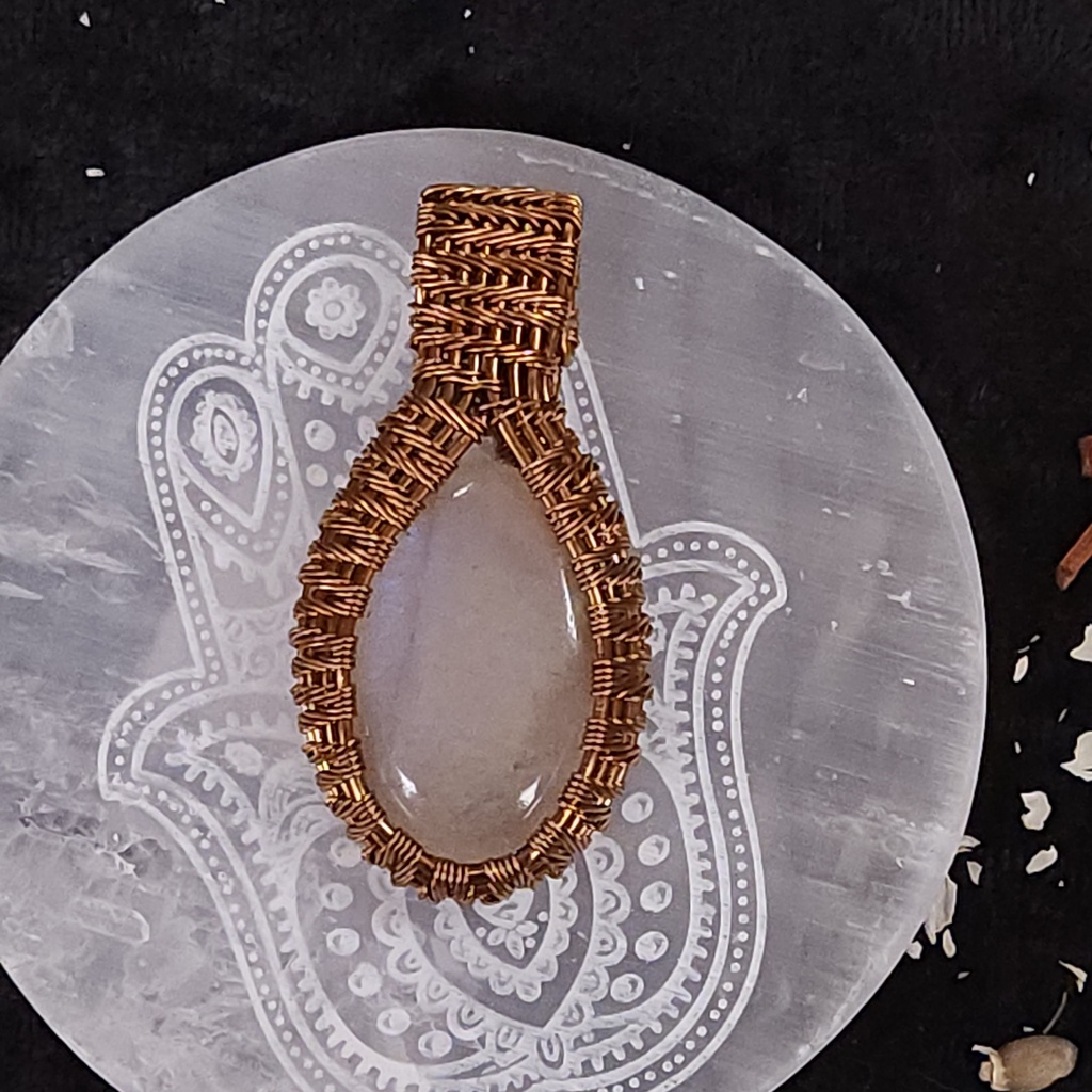 [12002] Moonwell Tear Moonstone Pendant