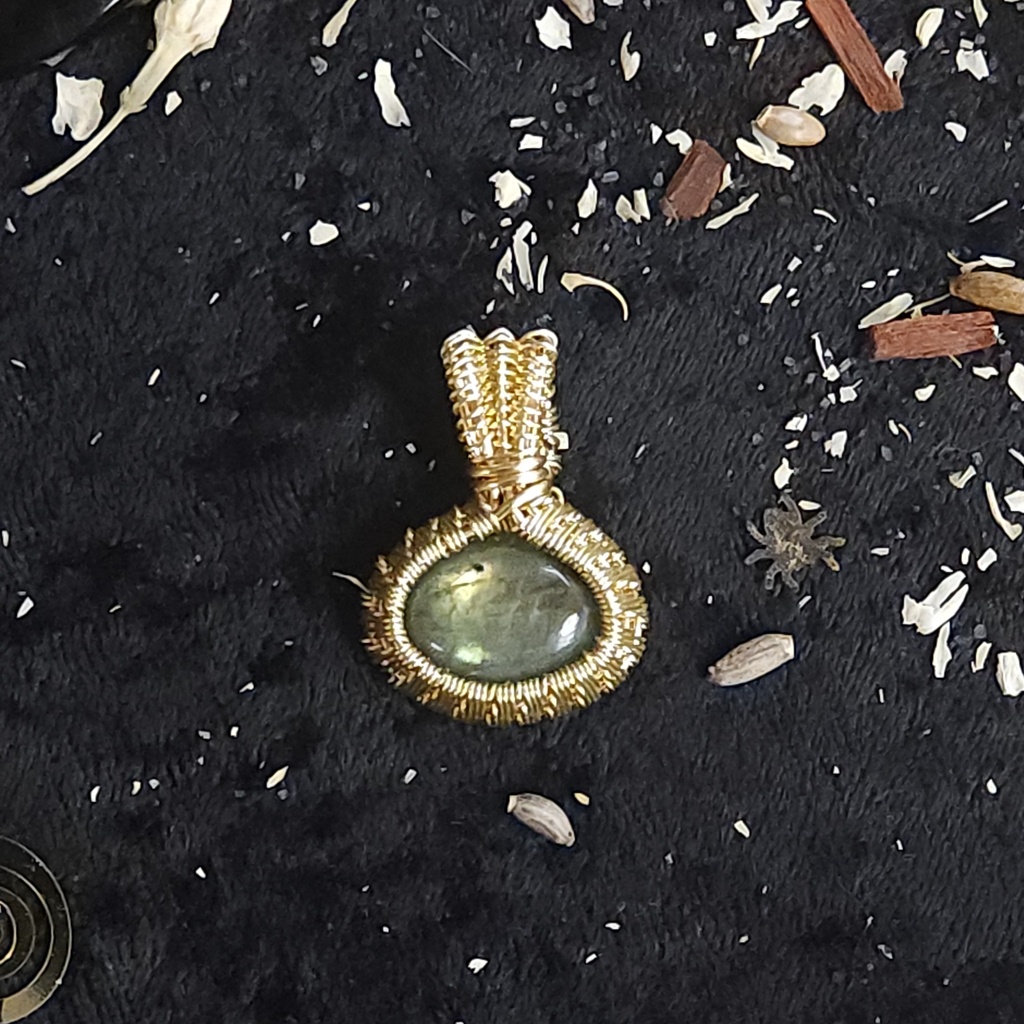 Shadow Veil Labradorite Pendant