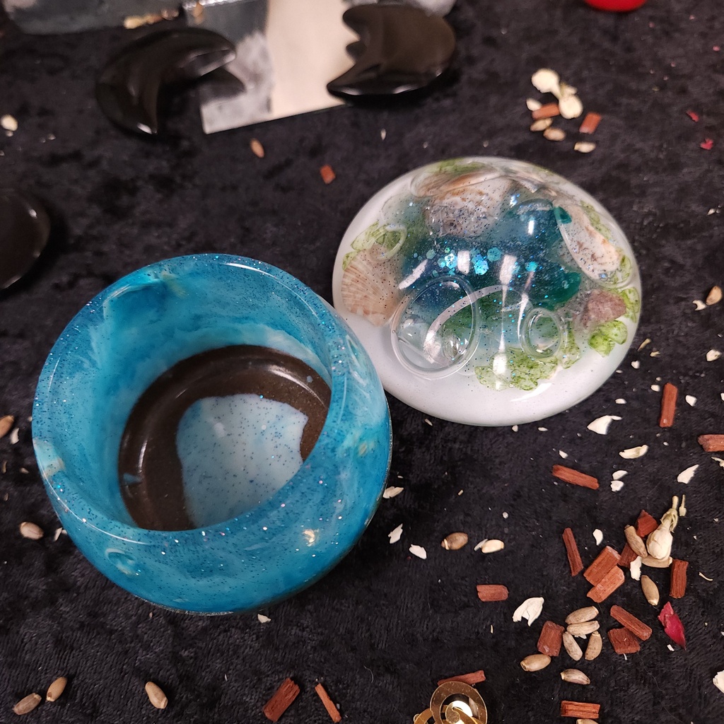[11779] Tidekeeper's Treasure Resin Ocean Keepsake Jar