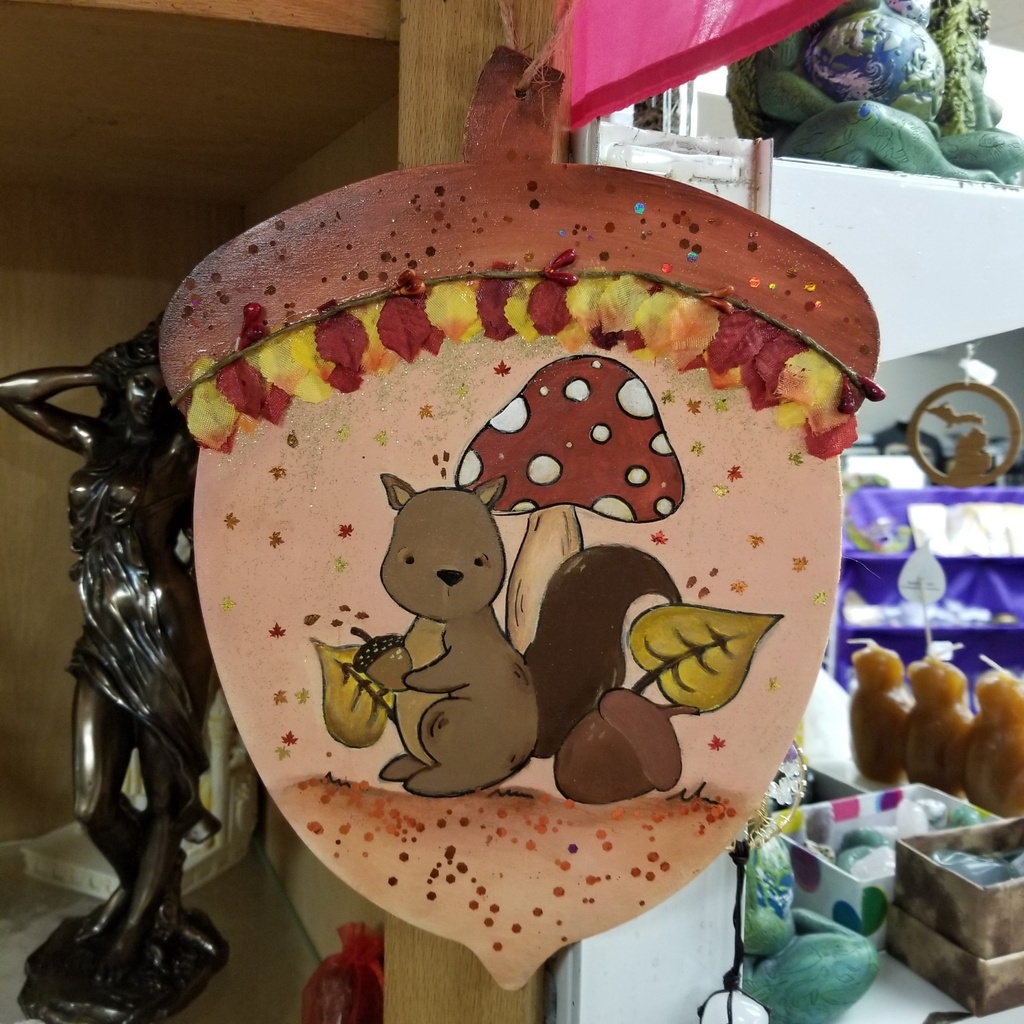 [53130211122] Hand-Painted Squirrel Plaque