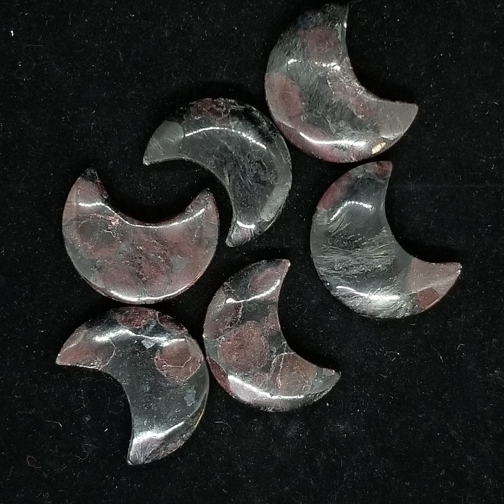 [3209040903] Garnet Crescent Moons