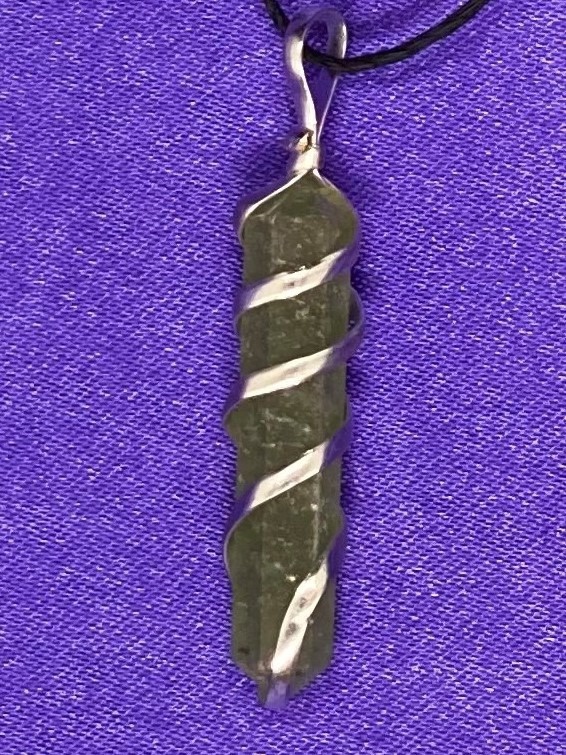 [7031] Green Aventurine Double-Point Pendant, Wire-Wrapped