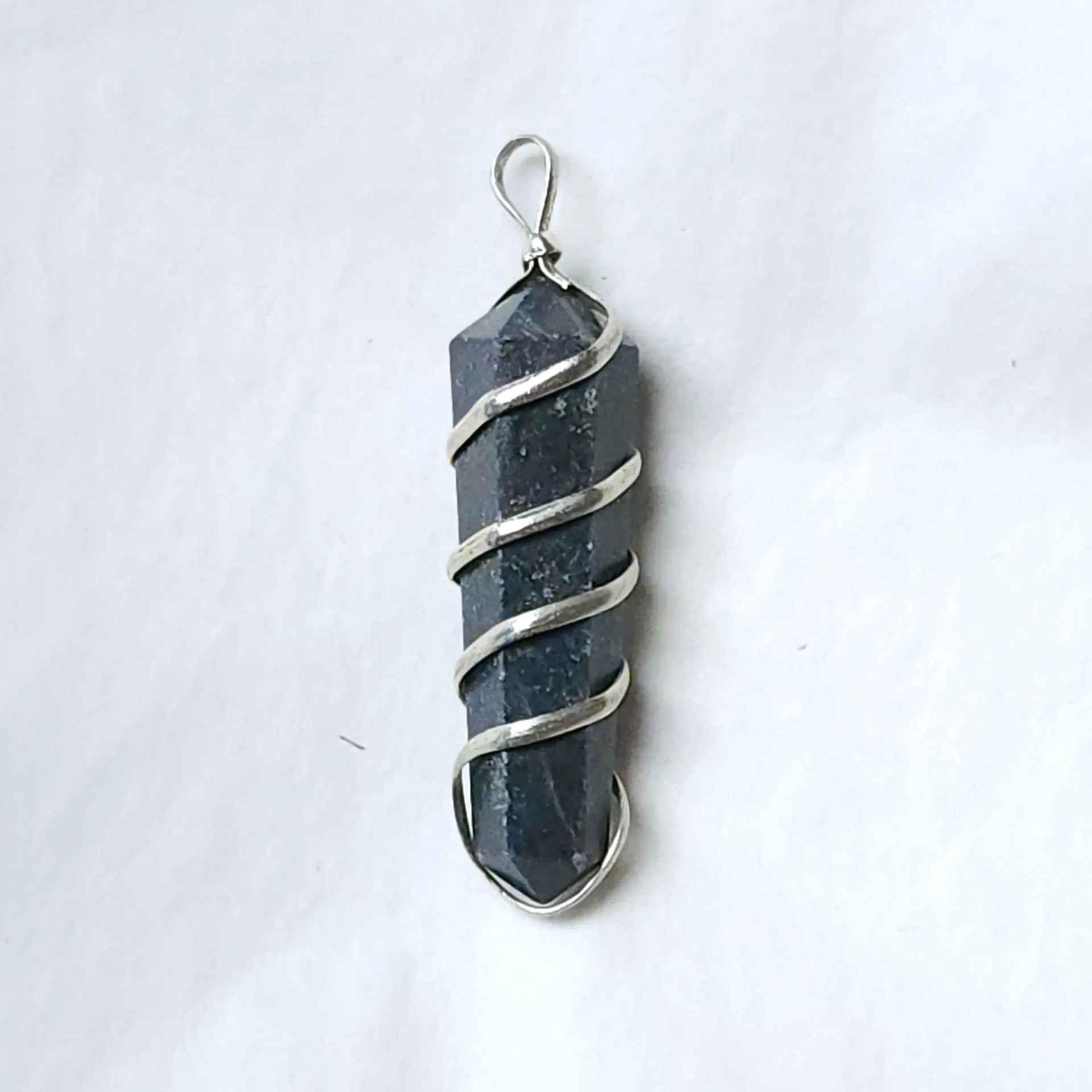 [11881] Wire Wrapped Apatite Pendant