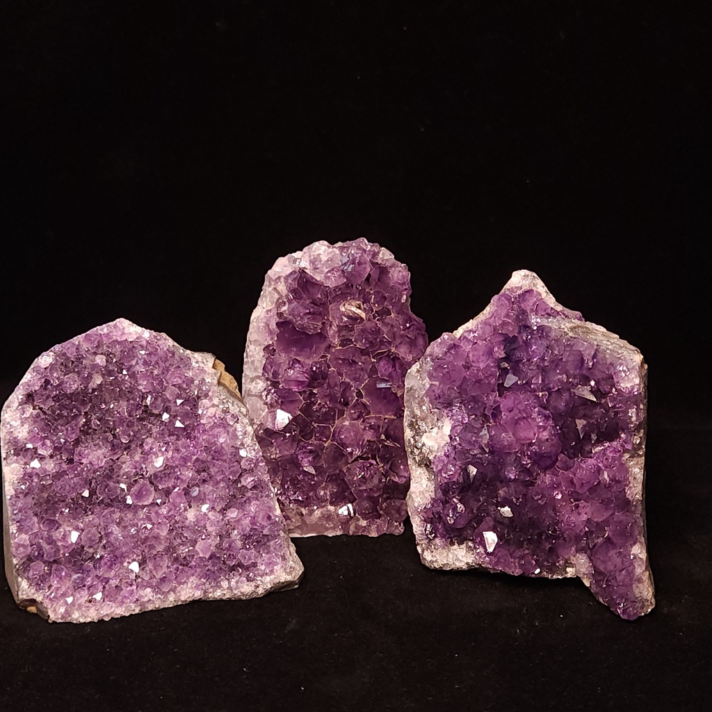 [10804] Amethyst Cluster Small Base