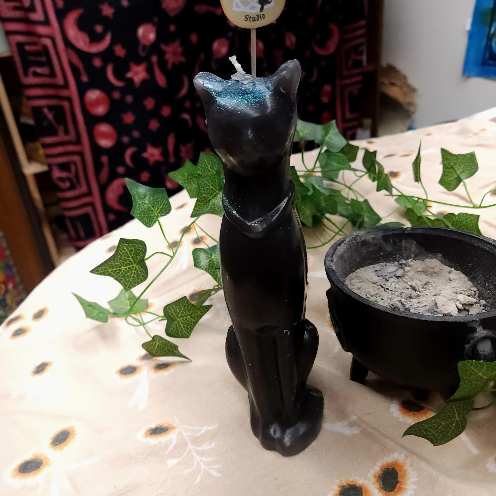 Onyx Familiar Cat Candle