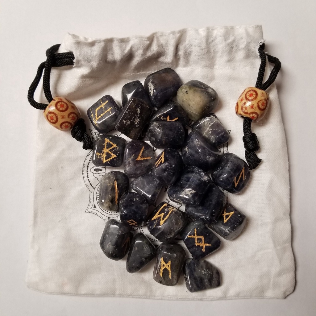 [3210030204] Iolite Rune Set