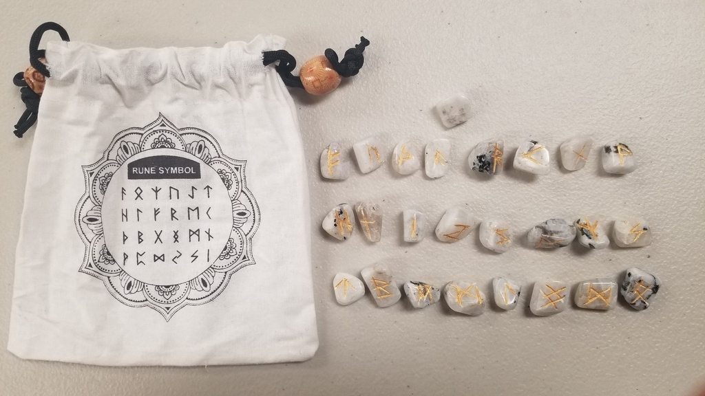 [3210030215] Rainbow Moonstone Rune Set