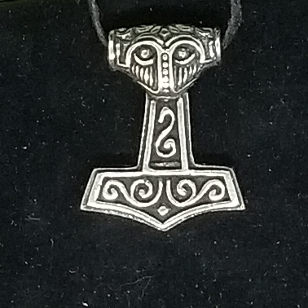[4215041313703] Thor's Hammer Necklace 3
