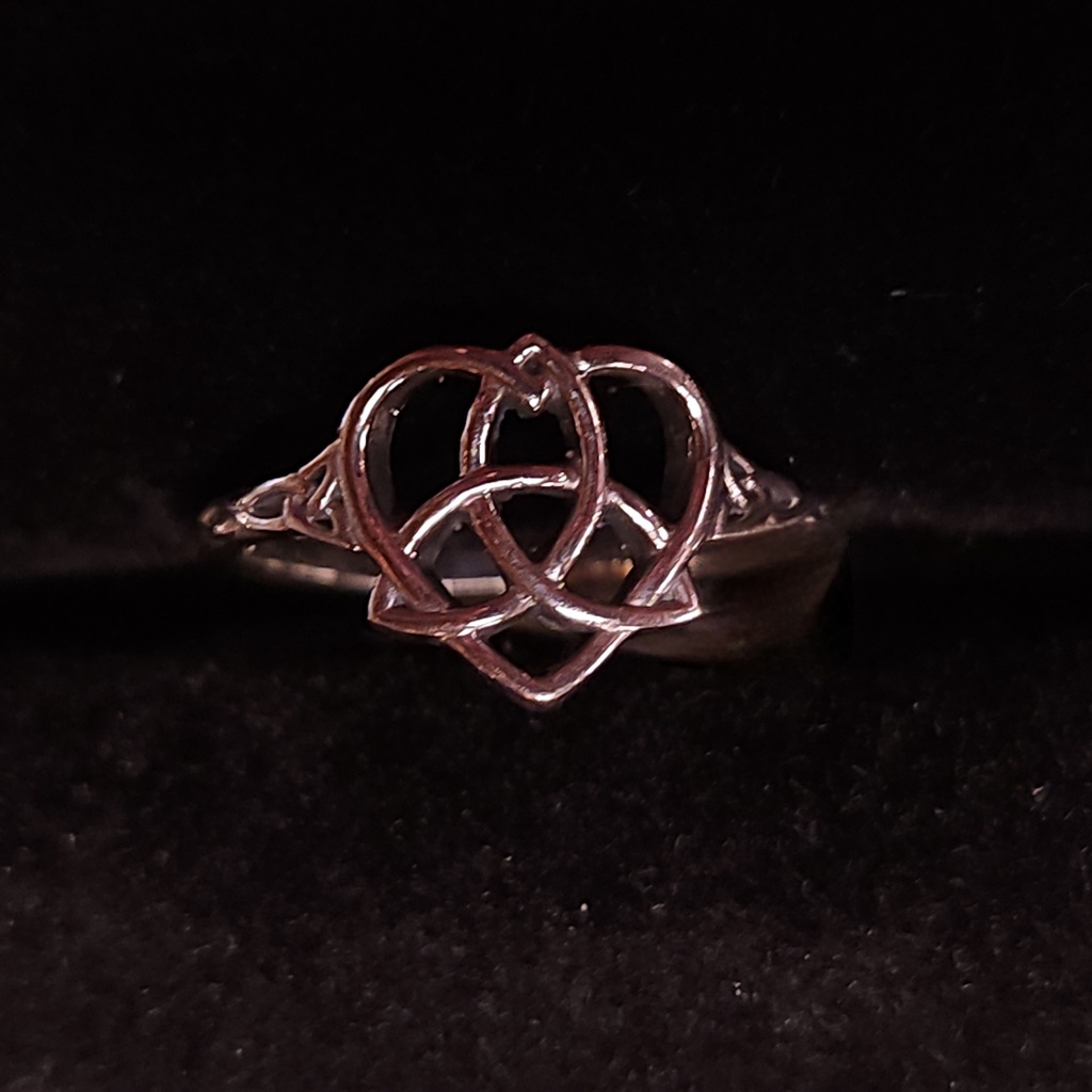 [10769] Triquetra Heart Silver Ring
