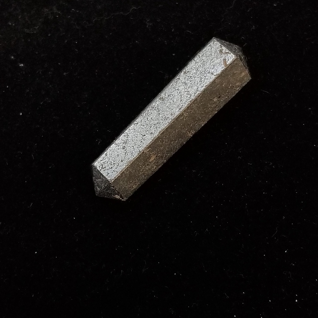[3209051901] Double-terminated Hematite Points
