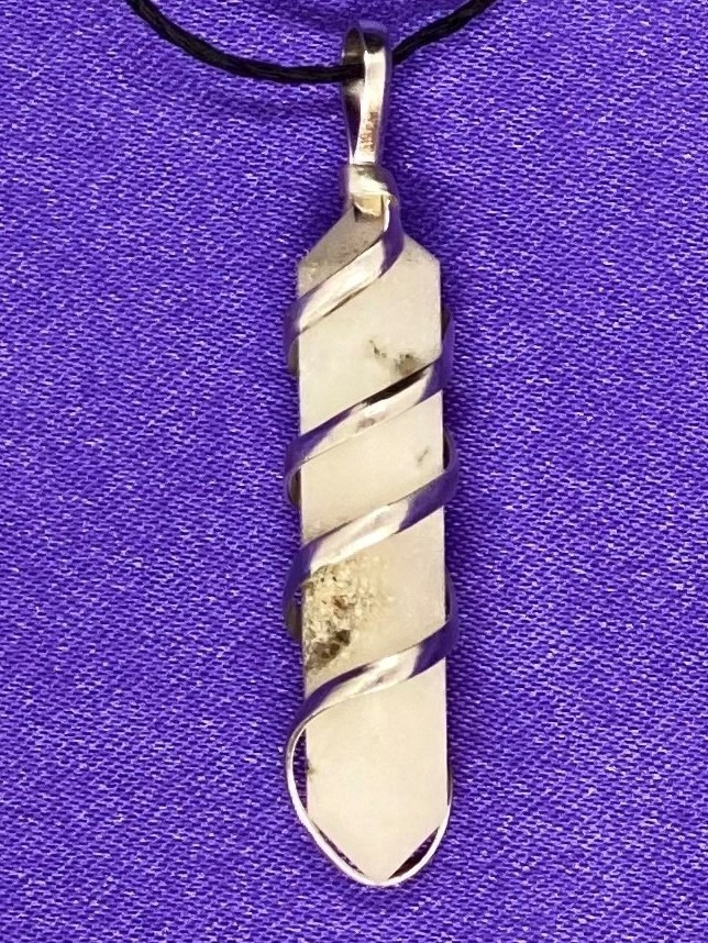 [3215040246] Wire Wrapped Moonstone Pendant