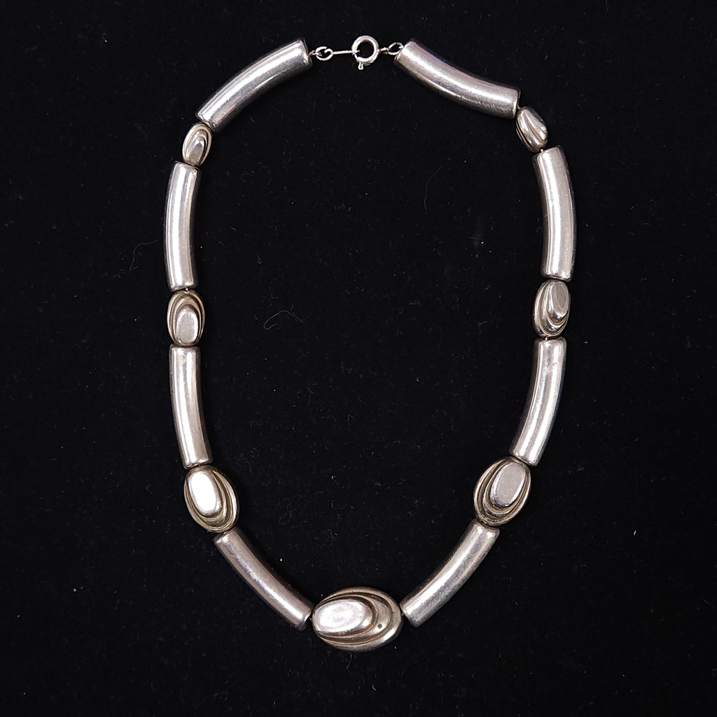 [10525] Swirls and Curves Necklace