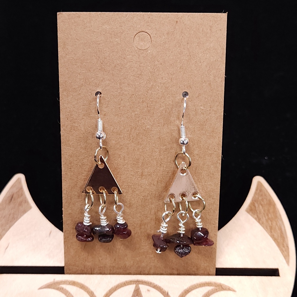 [10392] Garnet Triangle Earrings