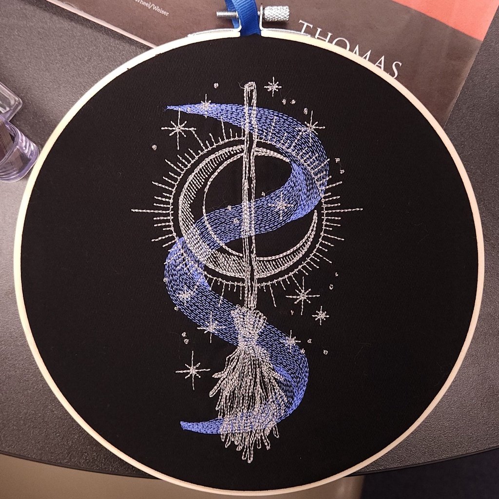 [9039] Illuminated Broom Embroidered Hanging