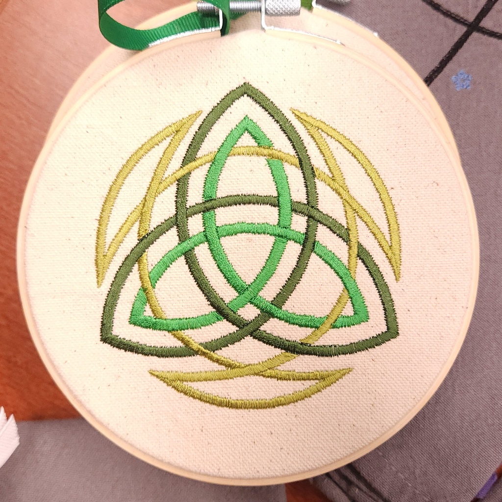 [9041] Trinity Embroidered Hanging
