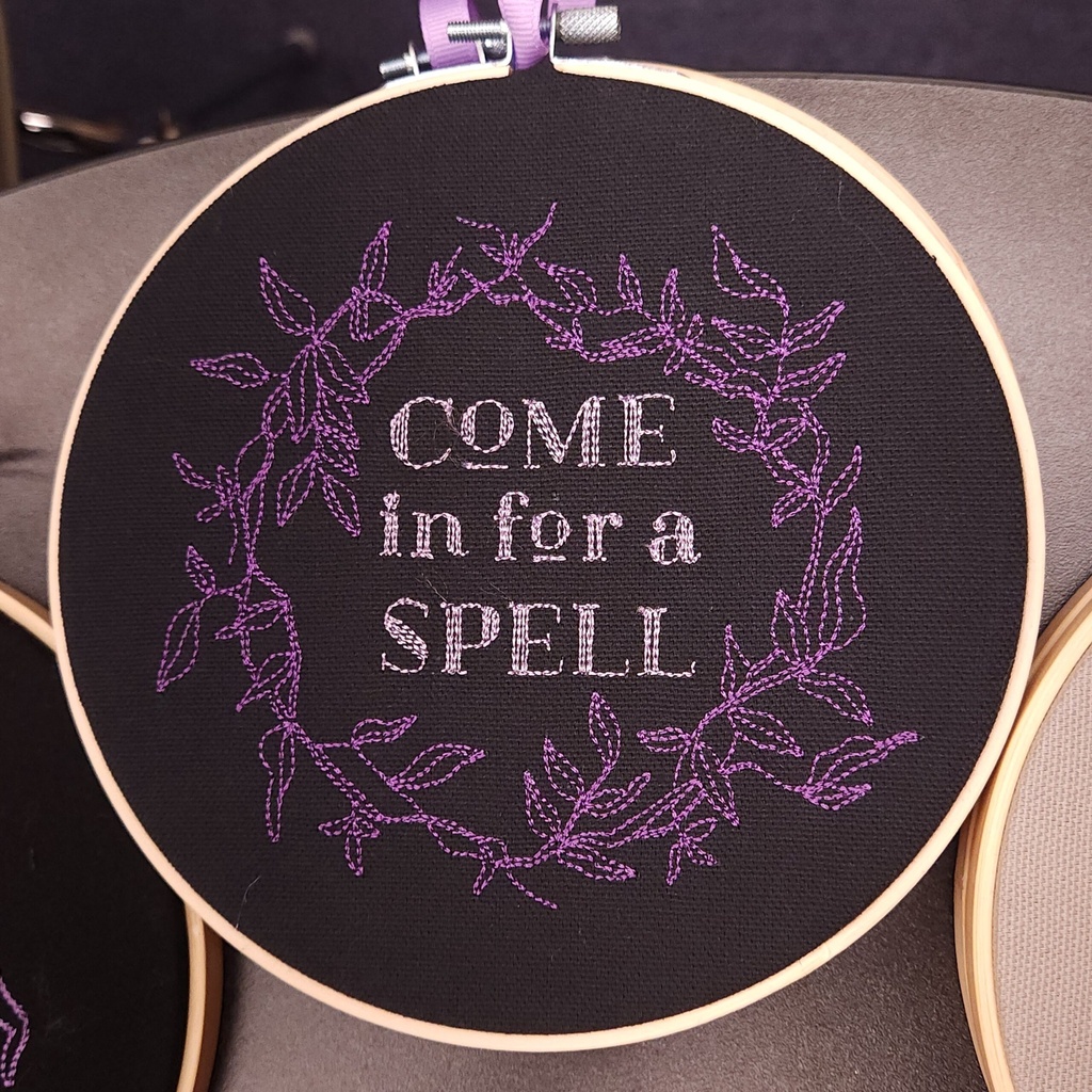 [9043] Come In for a Spell Embroidered Hanging