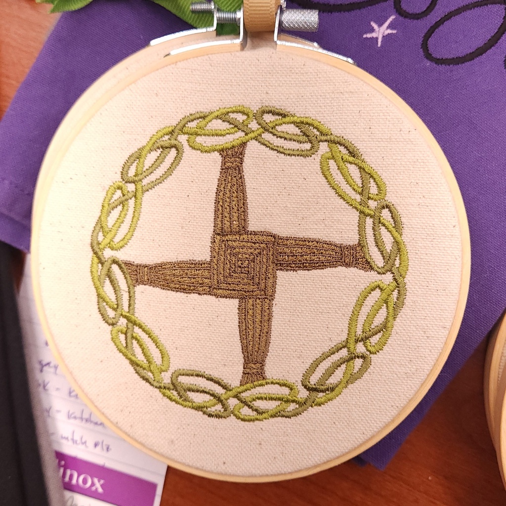 [9044] Brigid's Cross Embroidered Hanging