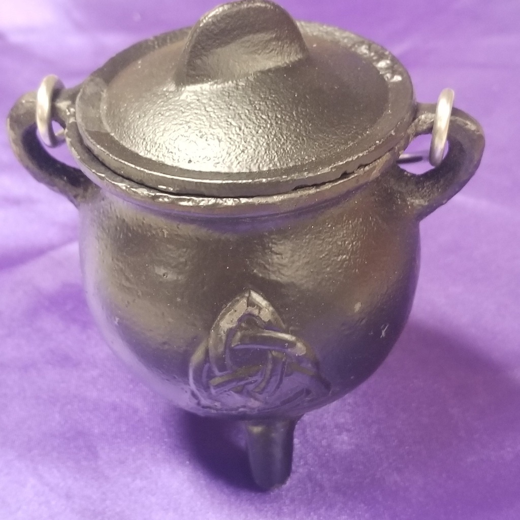 [1606010309] Triquetra Cast Iron Cauldron