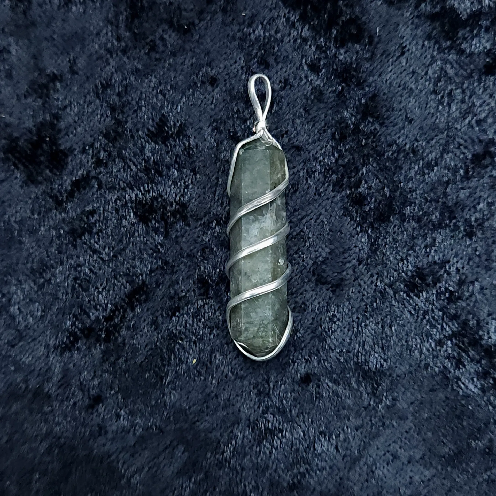 [40211] Labradorite Double-Point Pendant, Wire-Wrapped