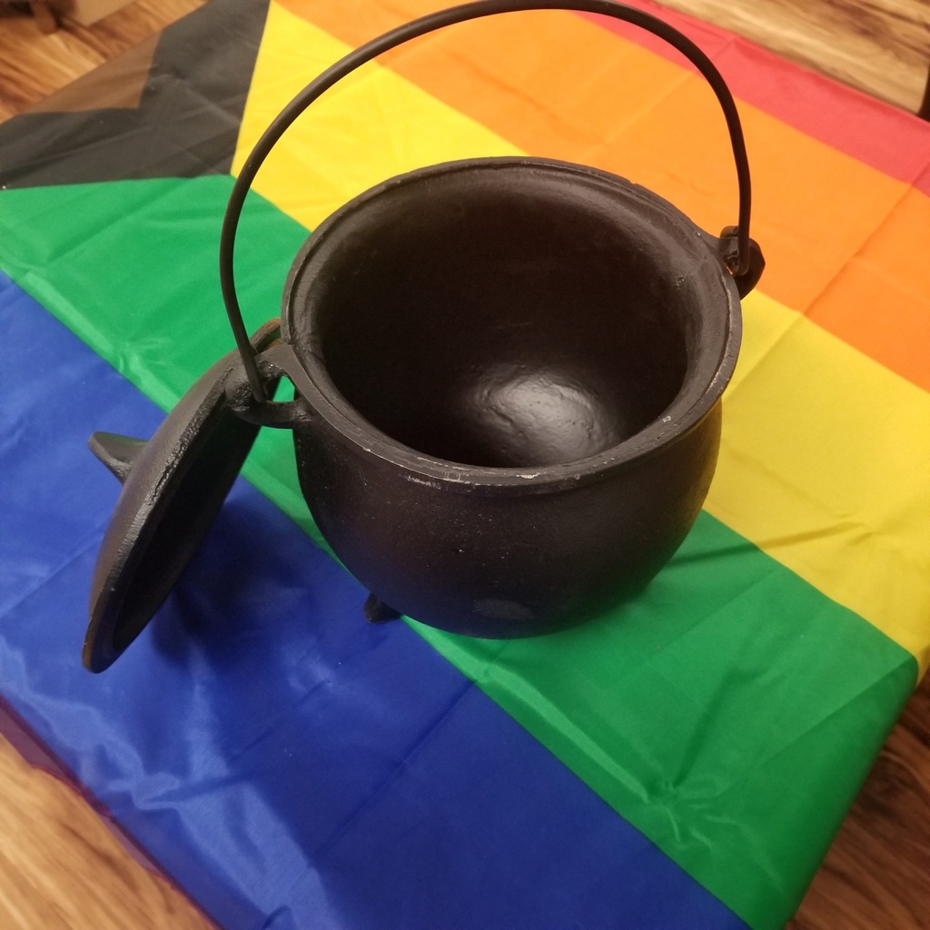 8" Cast Iron Cauldron w/ Lid